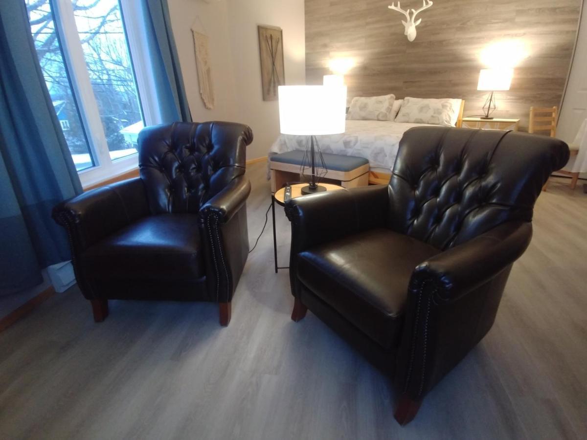 Dans Les Bras De Memphre Bed & Breakfast Magog Exterior foto