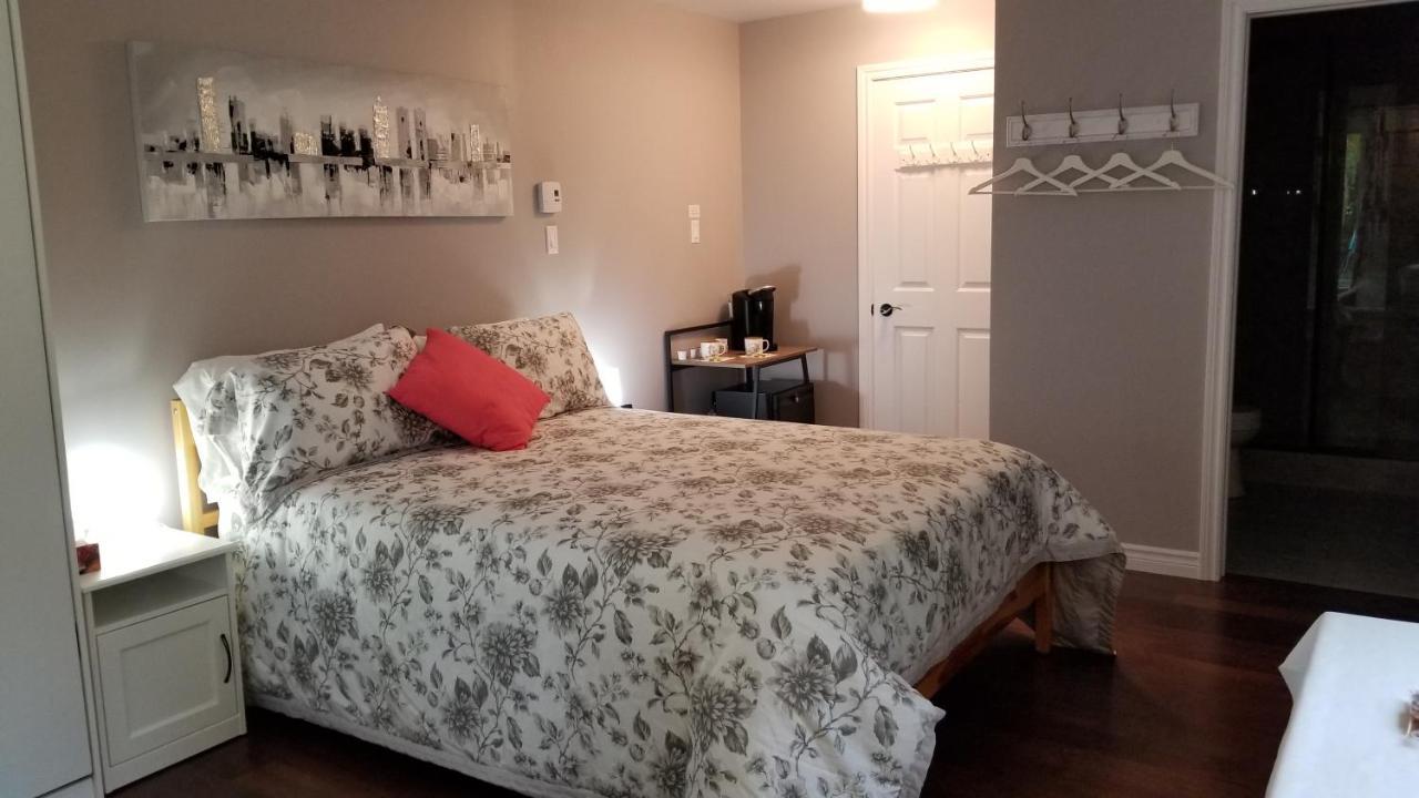 Dans Les Bras De Memphre Bed & Breakfast Magog Exterior foto