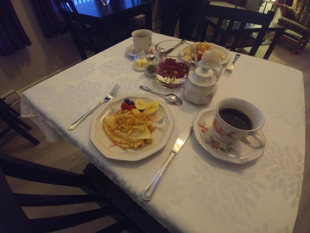 Dans Les Bras De Memphre Bed & Breakfast Magog Exterior foto