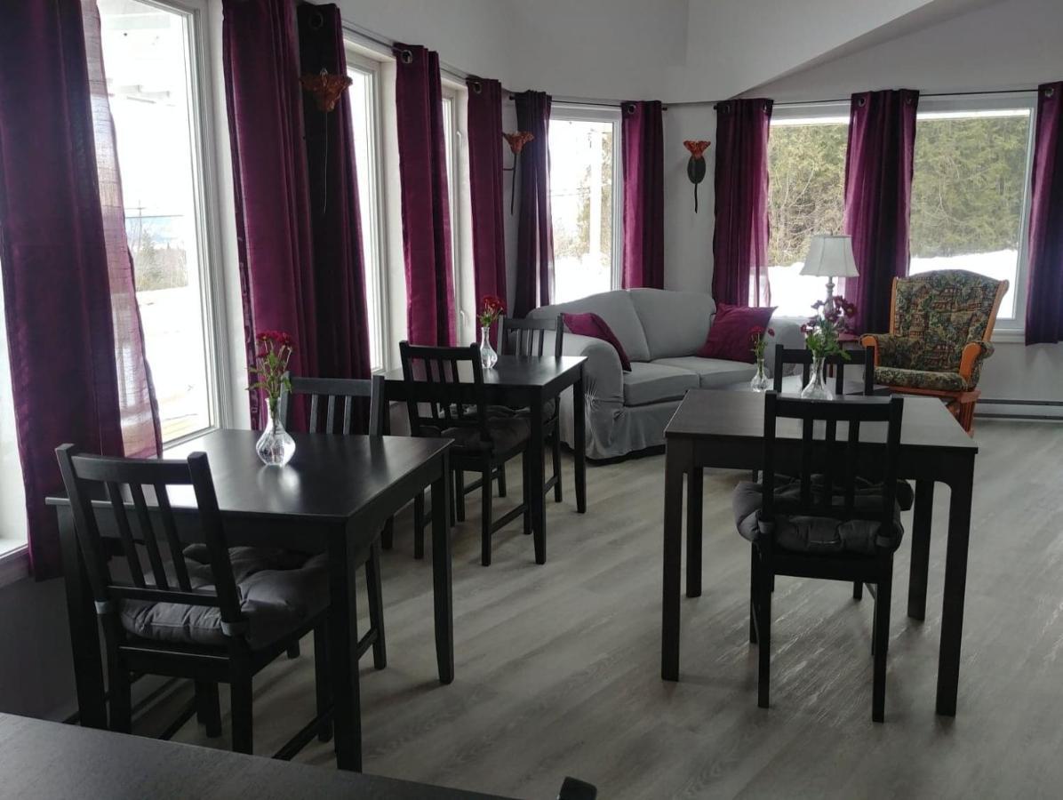 Dans Les Bras De Memphre Bed & Breakfast Magog Exterior foto