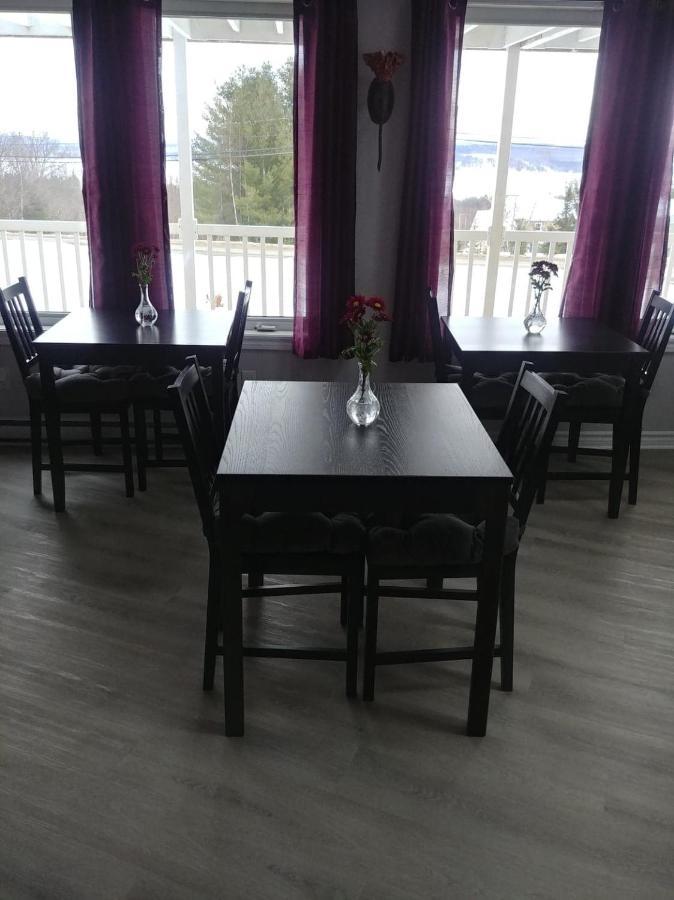 Dans Les Bras De Memphre Bed & Breakfast Magog Exterior foto
