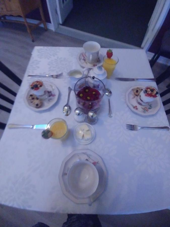 Dans Les Bras De Memphre Bed & Breakfast Magog Exterior foto
