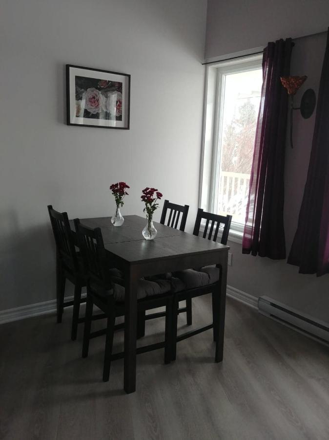 Dans Les Bras De Memphre Bed & Breakfast Magog Exterior foto