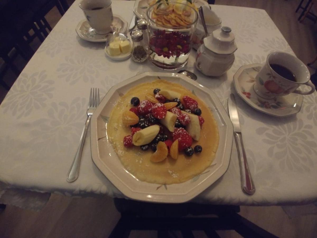 Dans Les Bras De Memphre Bed & Breakfast Magog Exterior foto