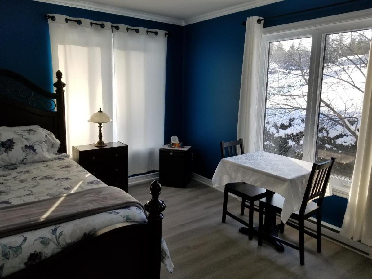 Dans Les Bras De Memphre Bed & Breakfast Magog Exterior foto