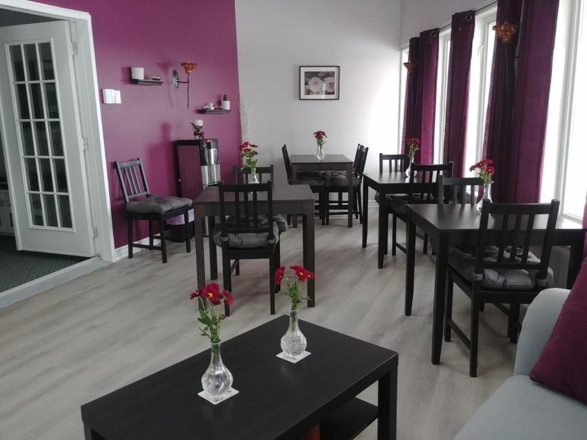 Dans Les Bras De Memphre Bed & Breakfast Magog Exterior foto