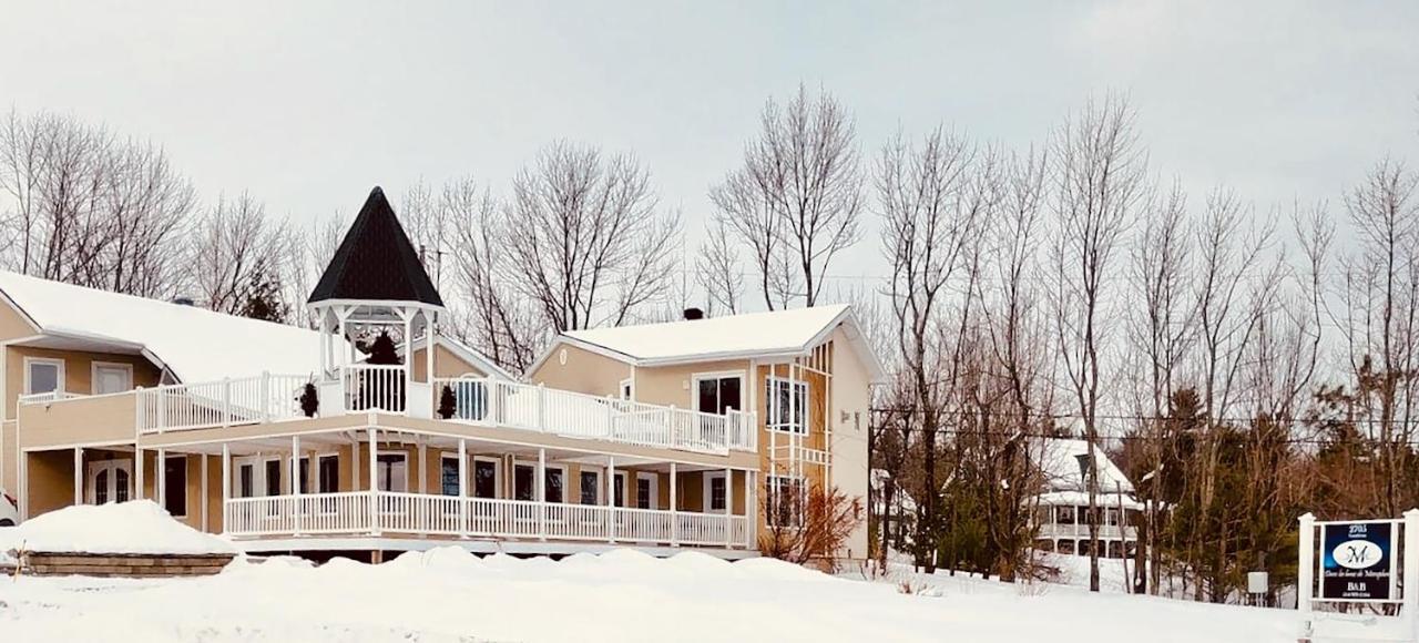 Dans Les Bras De Memphre Bed & Breakfast Magog Exterior foto